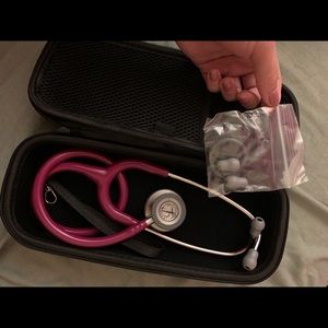 Stethescope (Littmann) + case
